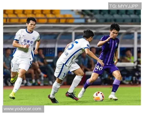 武汉篮球队在选拔赛中以75分稳居积分榜首位，表现抢眼